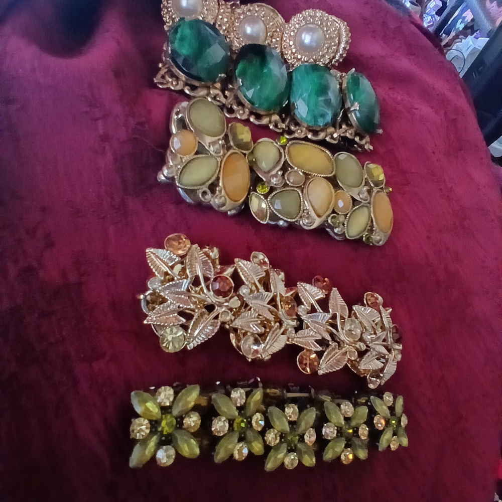Elegant Green and Gold Bracelet Set